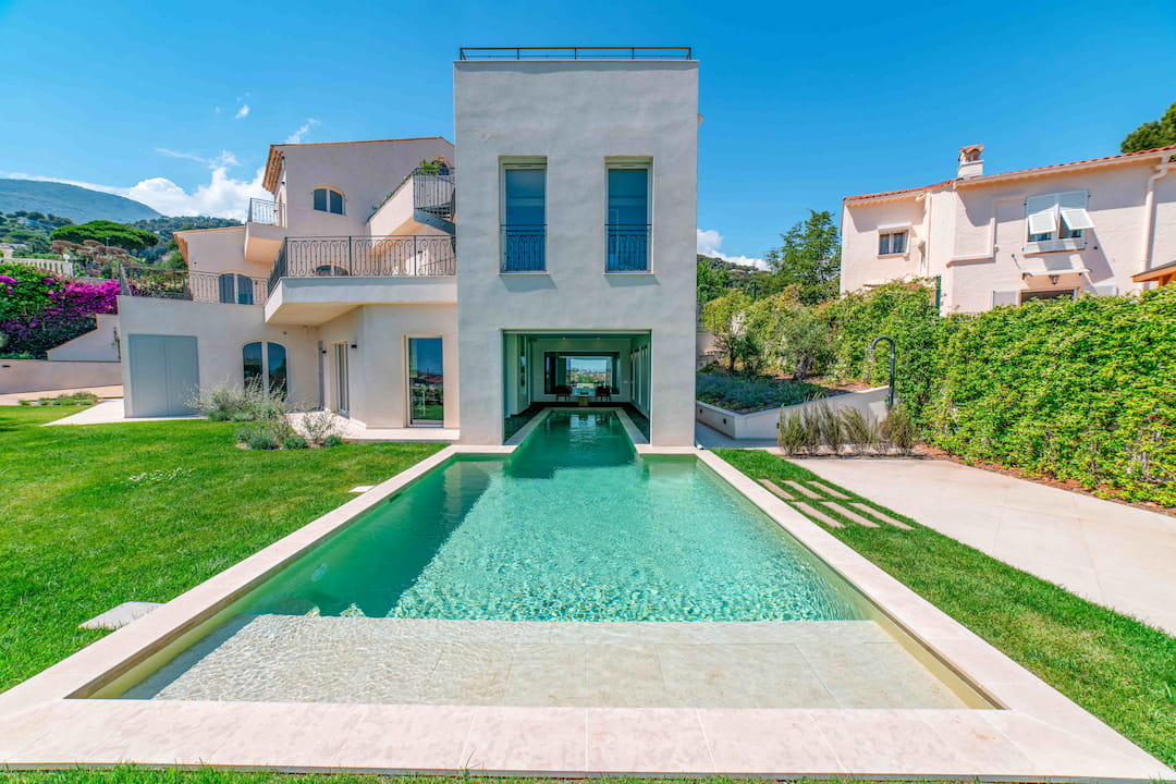 Piscine intérieure extérieure Piscine intérieure extérieure