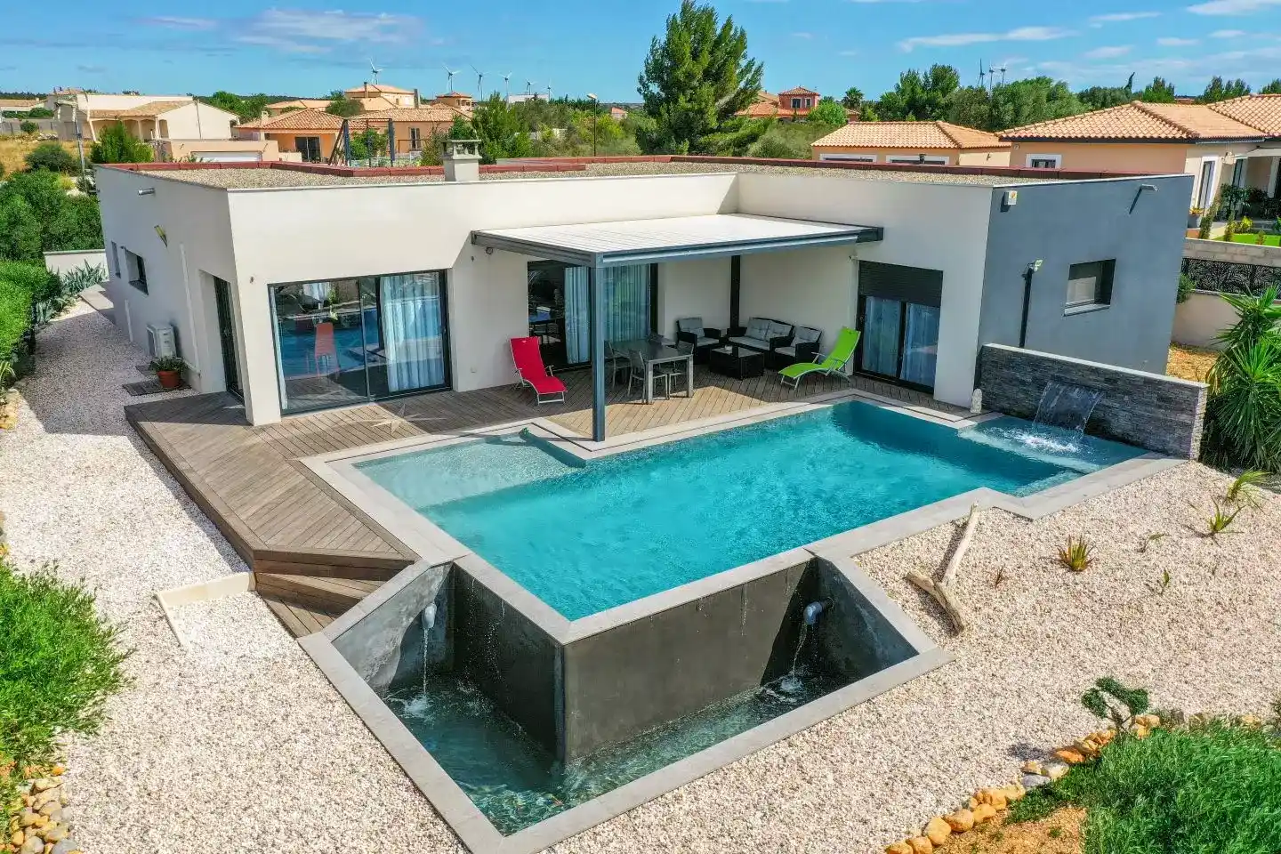 piscine-en-angle-à-débordement