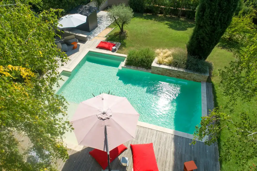 Bassin géométrique confort, bien-être et équipements premium