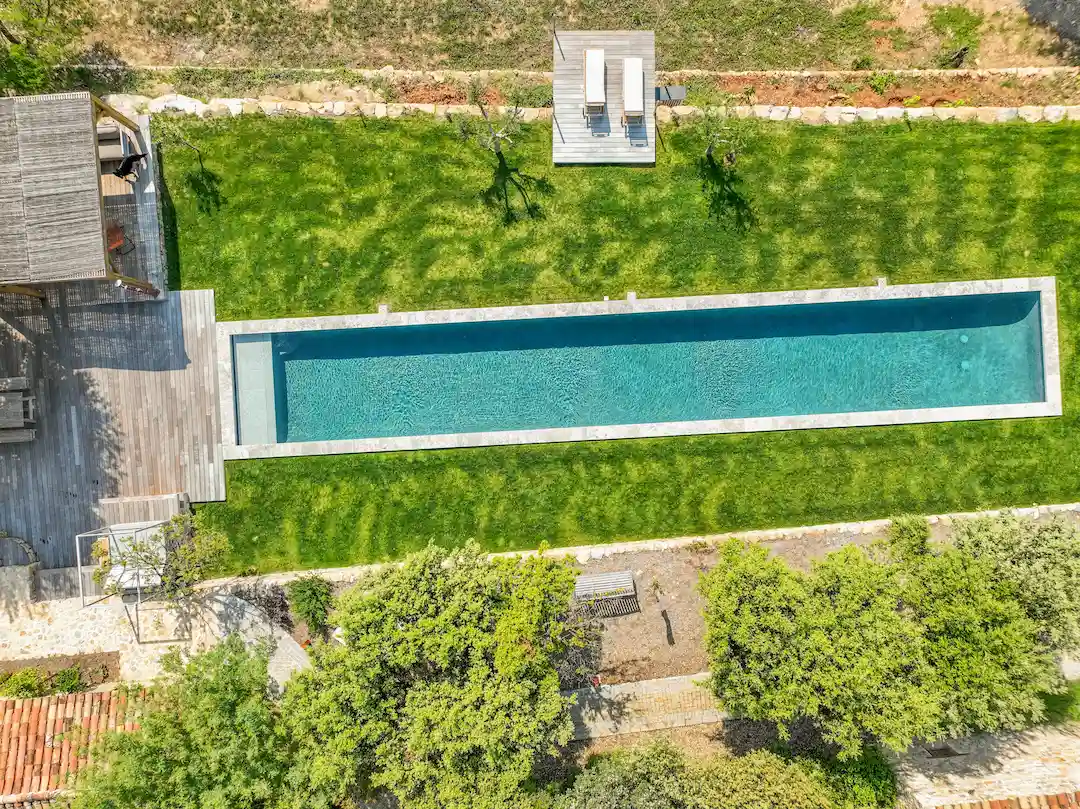 Couloir de nage avec plage immergée