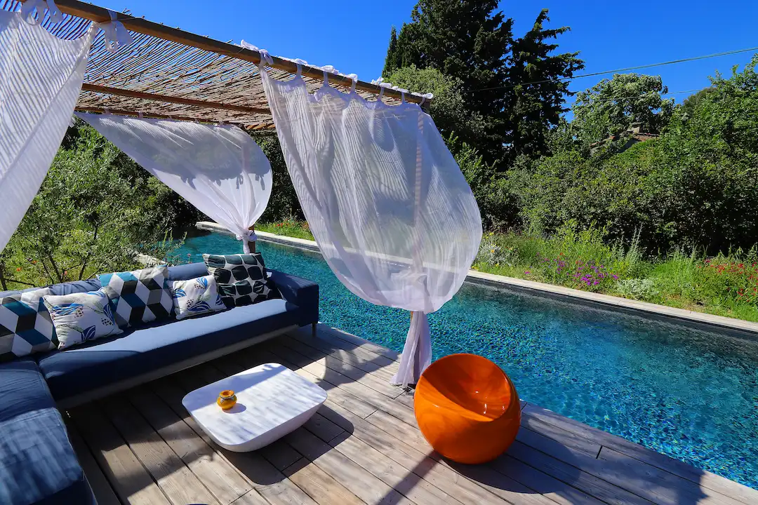 Couloir de nage avec eau saine