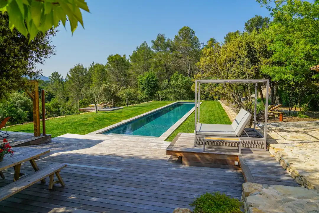 Couloir de nage béton pour maison d'hôte