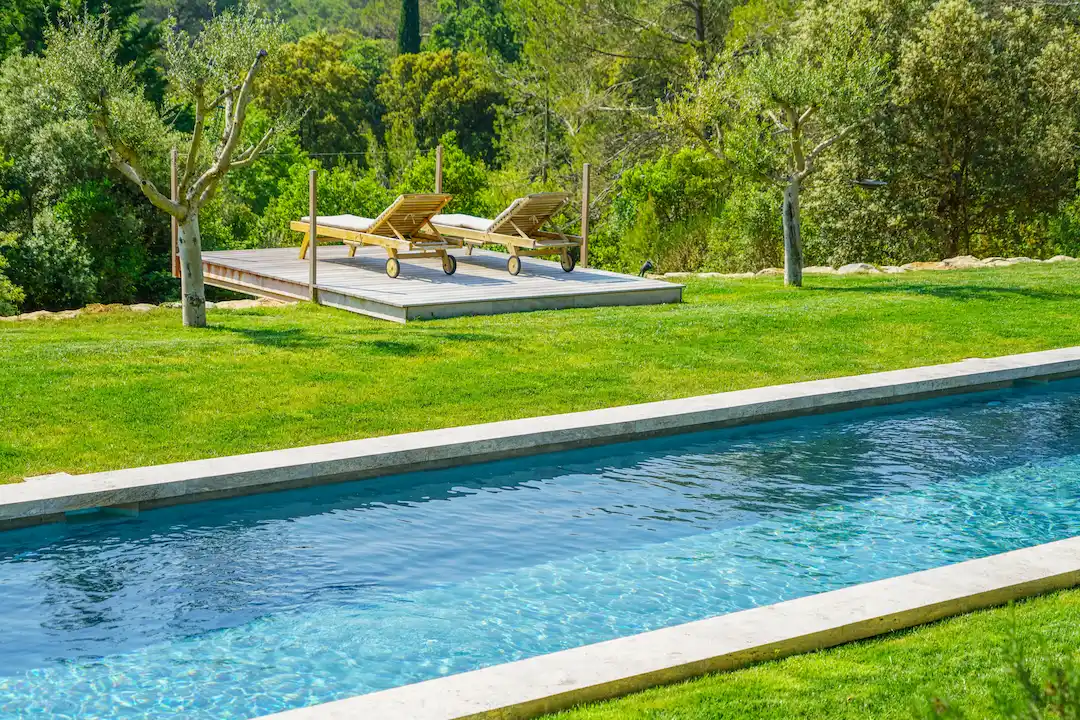 Eau pure couloir de nage enterrée