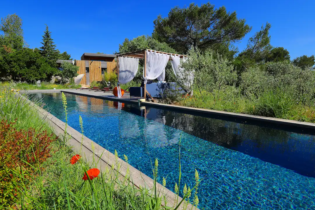 Piscine creusée couloir de nage en béton armé