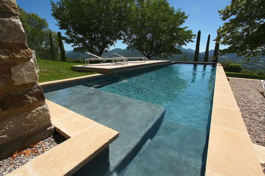 Piscine rectangle en béton armé
