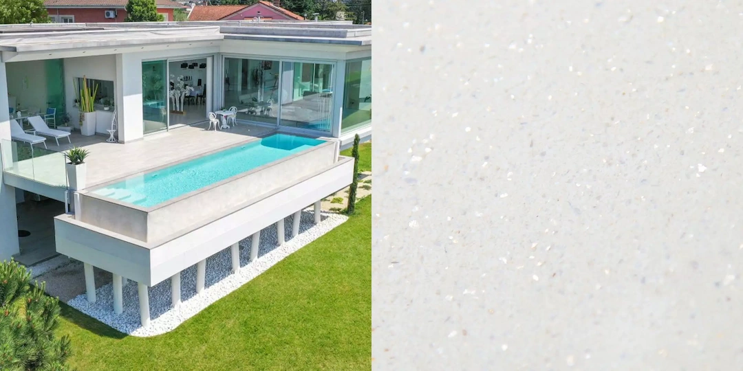 Grande piscine creusée avec revêtement effet béton ciré