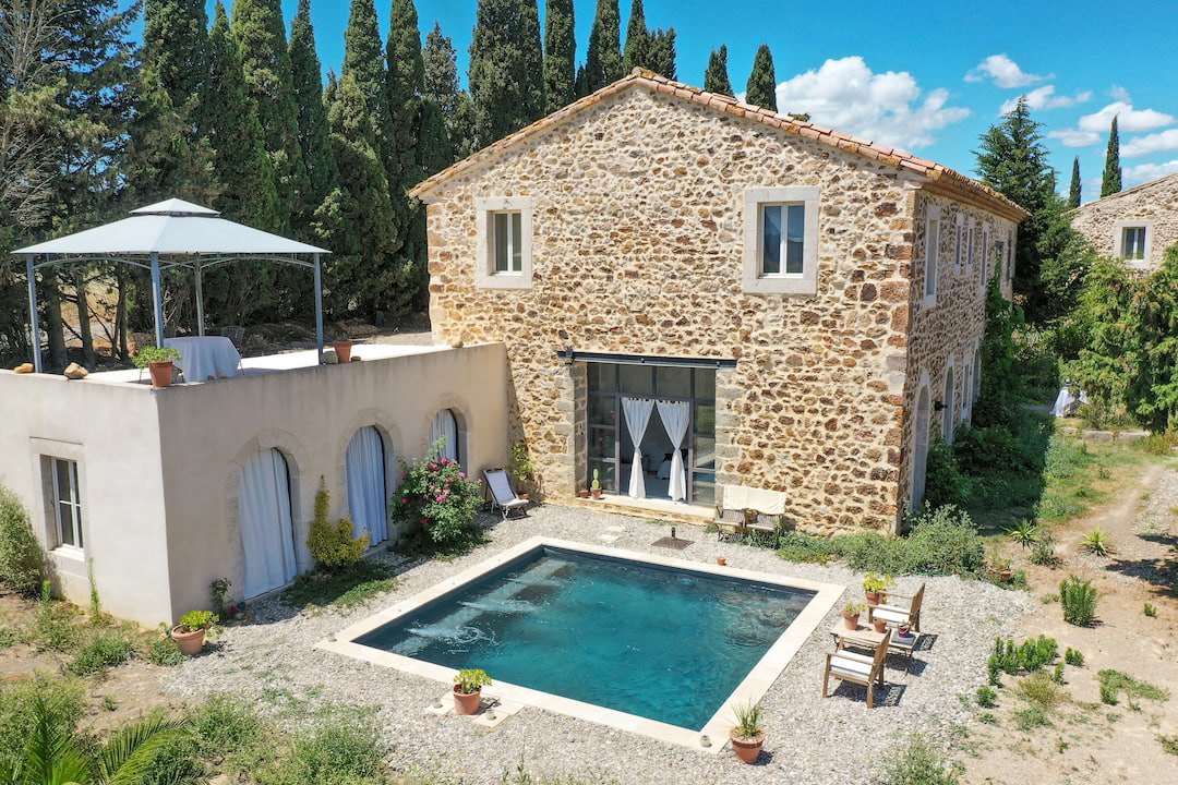 piscine semi-enterrée terrain en pente