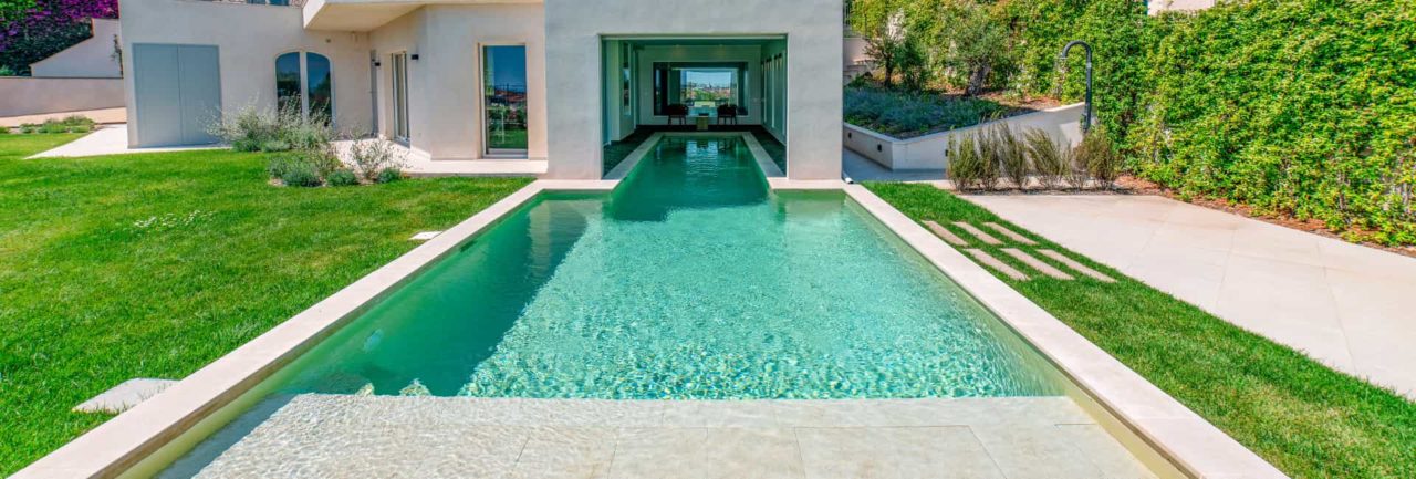 Piscine Interieur Et Exterieur