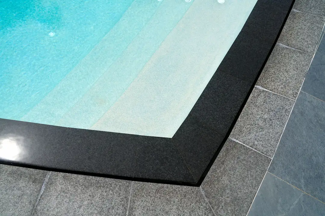 Margelle piscine beton