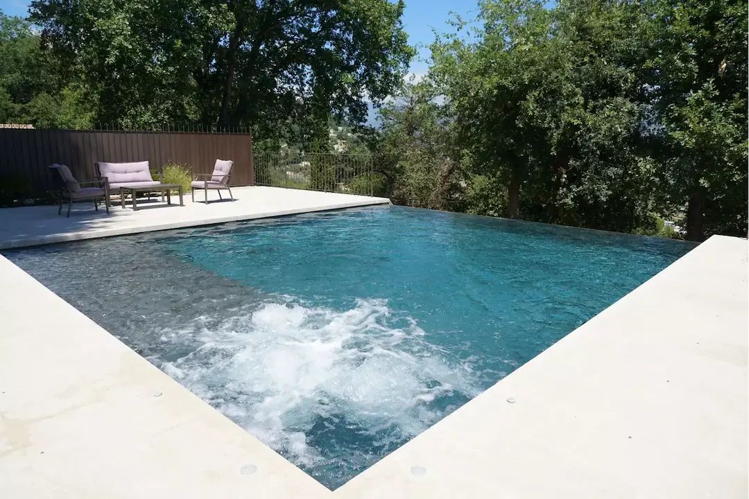 Pourquoi choisir une piscine 9x4 ? La dimension parfaite