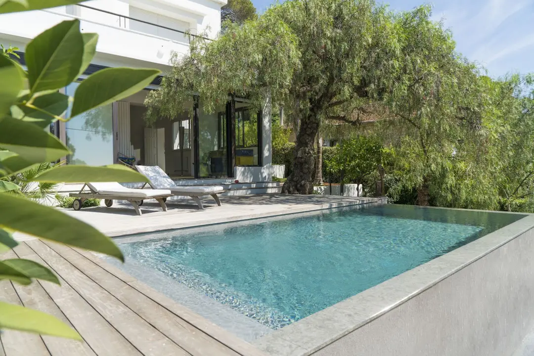Piscine sur un garage