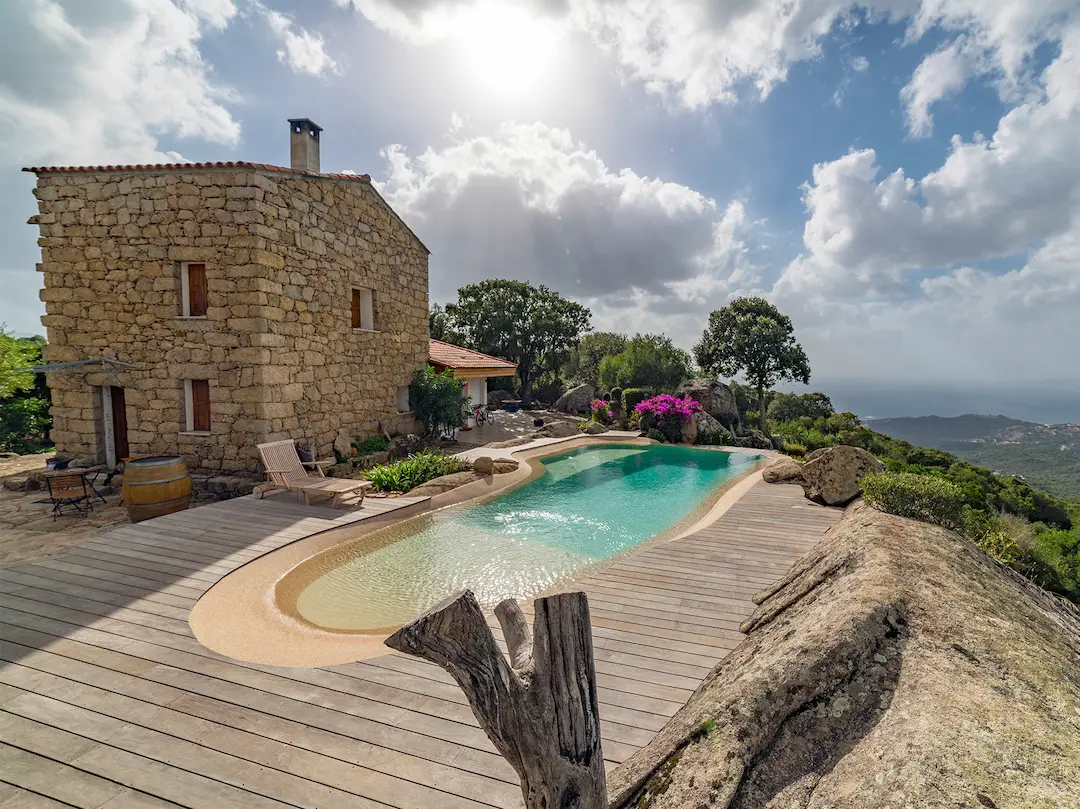 Piscine de luxe en Corse