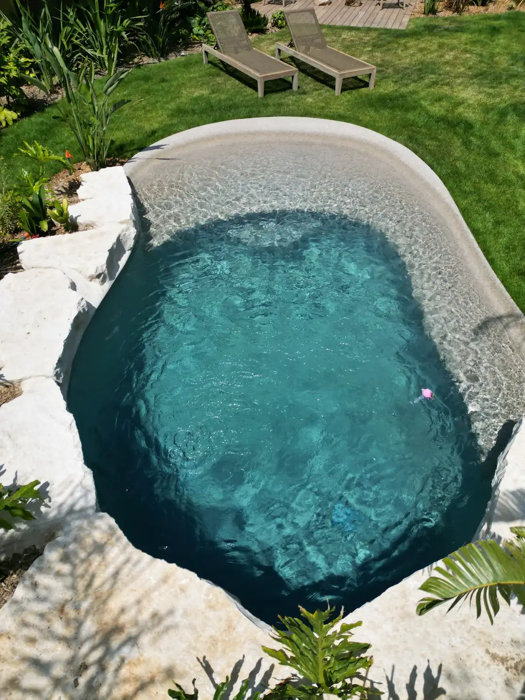 Petite piscine lagon creusée