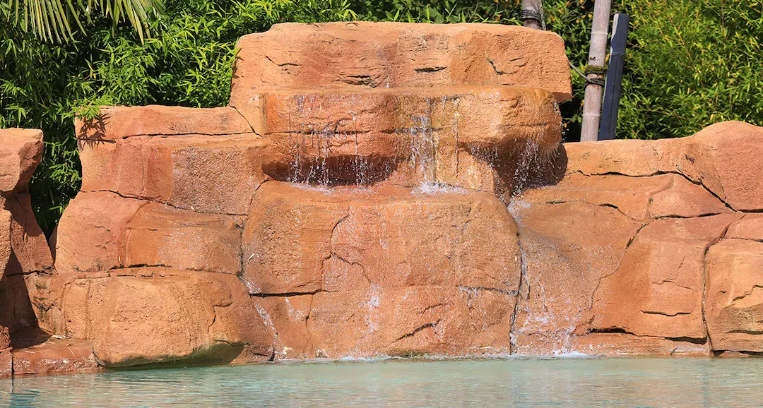 Rocher décoratif en cascade