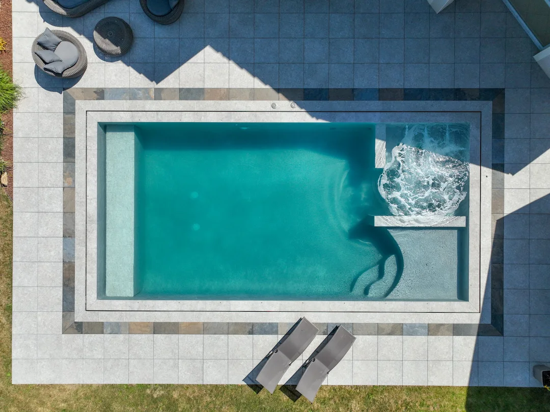 Margelles piscine béton Diffazur vue aérienne