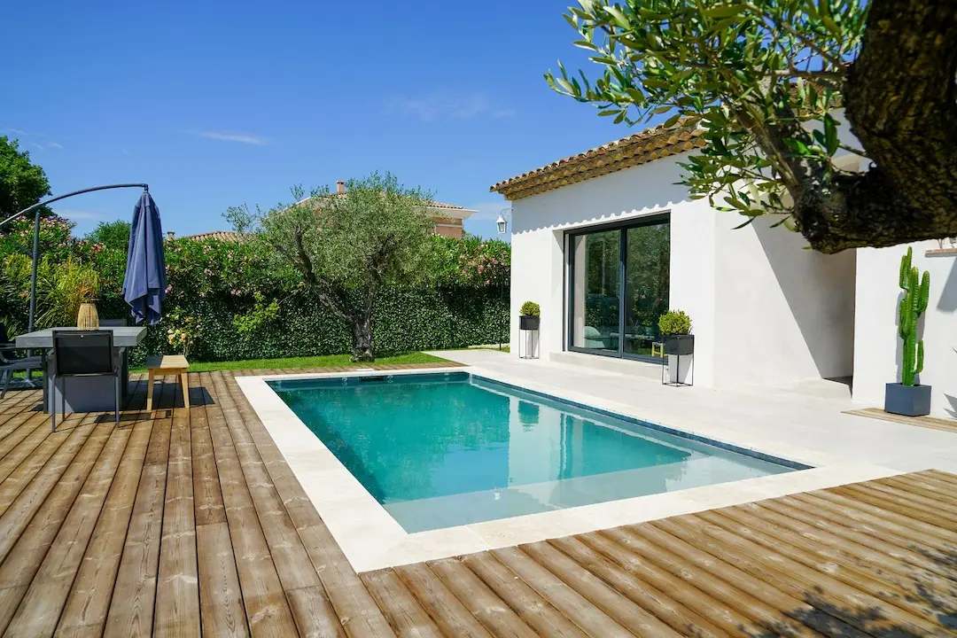 Piscine rectangulaire en beton armé