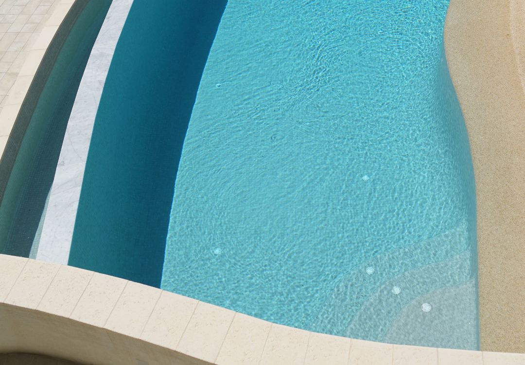 Piscine béton carrelée