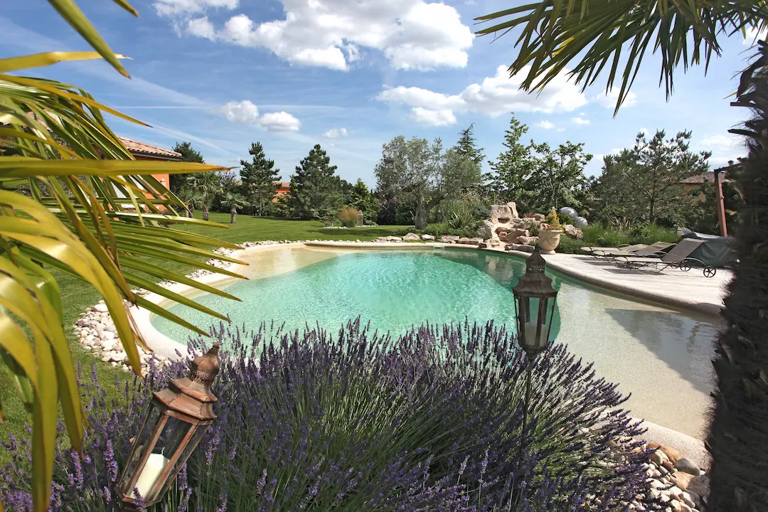 Piscine effet Lagon construite à Lyon