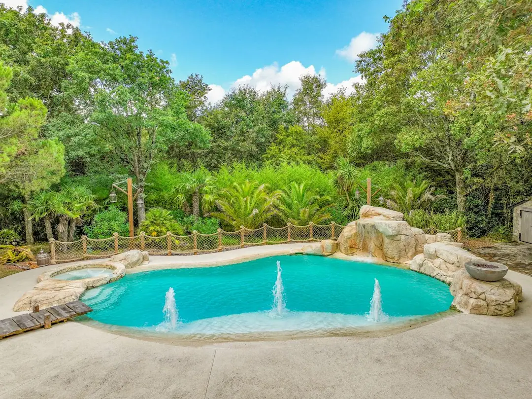 Piscine effet Lagon construite à Toulouse