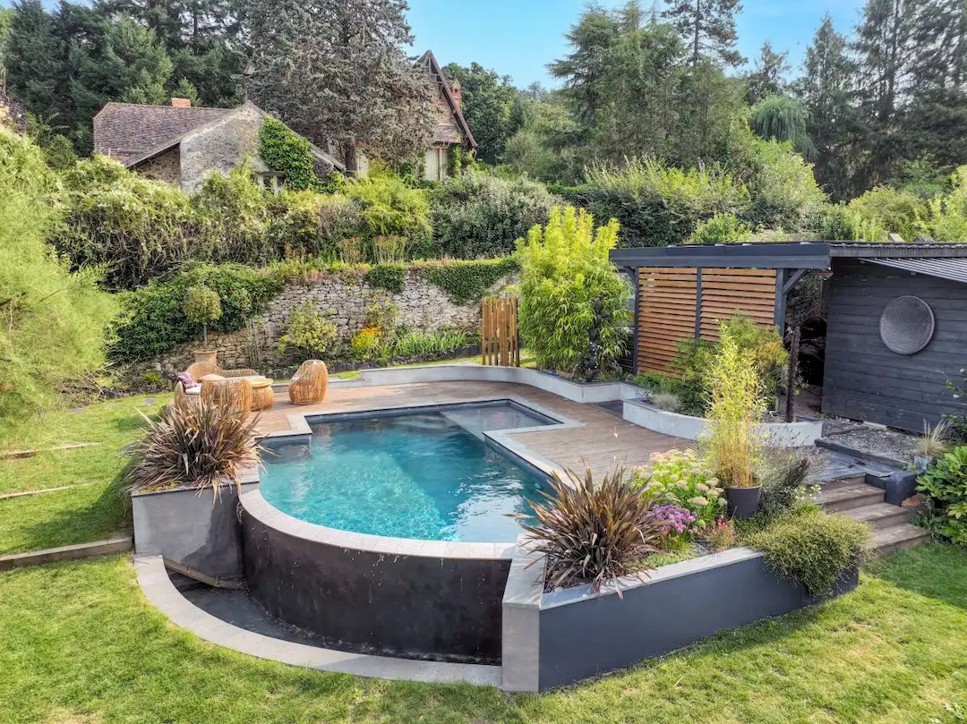 piscine forme libre semi enterree
