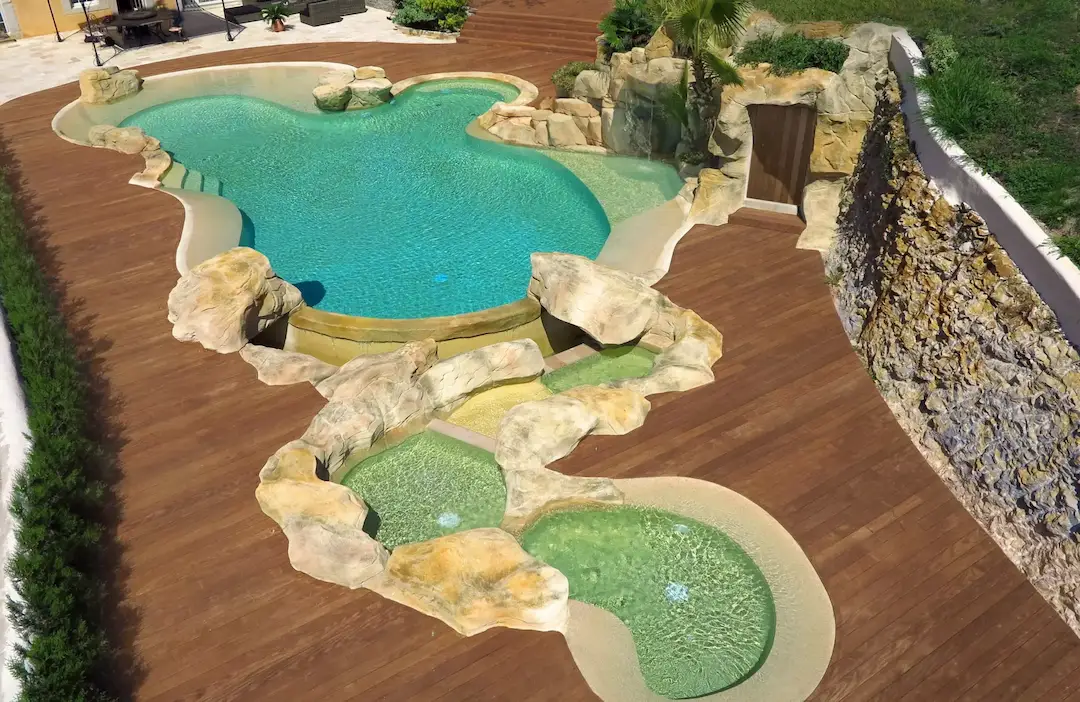 Piscine originale et naturelle