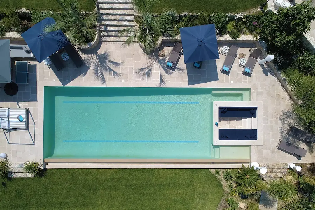 Grand couloir de nage creusée en béton armé