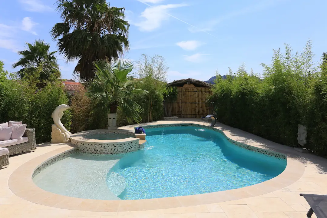 Piscine 9x4 personnalisation esthétique haut de gamme