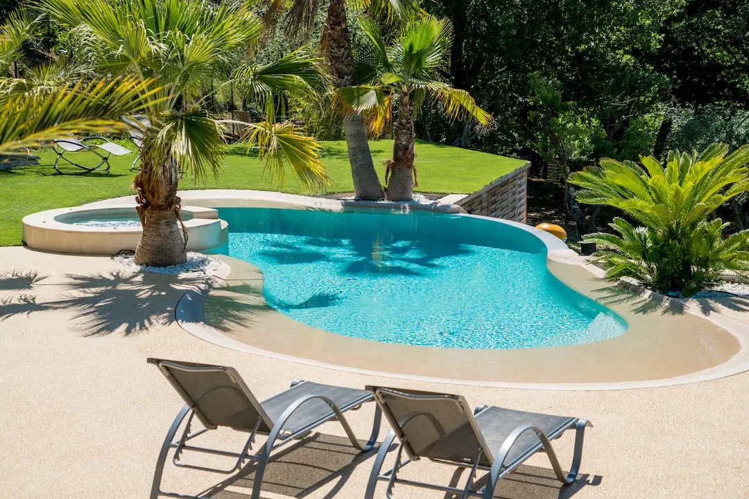 Une piscine 9x4 adaptée à presque tous les terrains