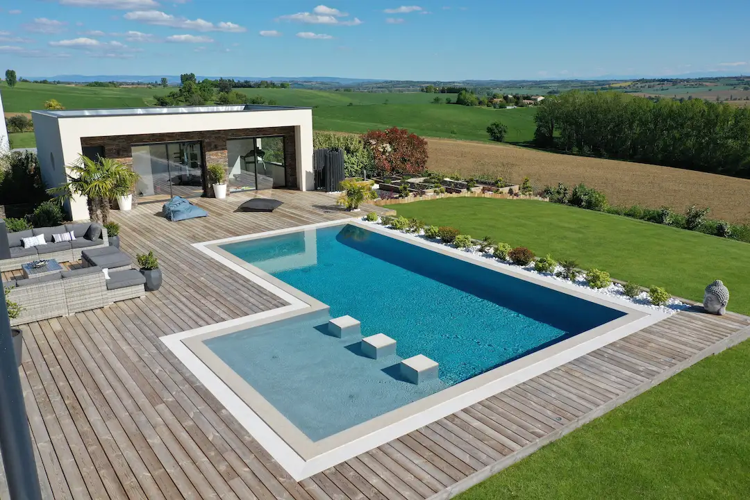 Piscine rectangulaire 9 x 4 avec plage immergée