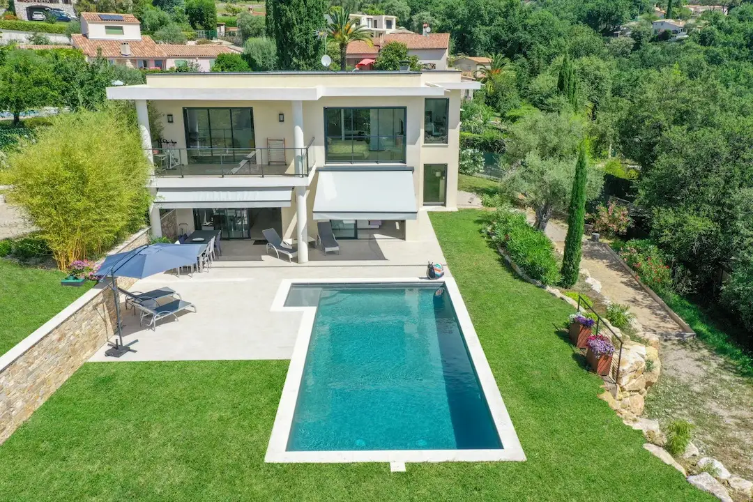 Piscine 9x4 en béton armé un choix premium et rassurant