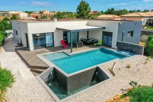 piscine-en-angle-à-débordement