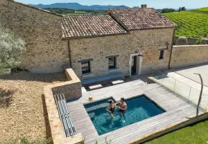 Mini piscine géométrique et spa