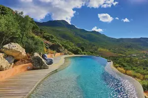 Photo piscine à débordement