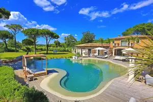 Piscine de forme libre sur mesure Diffazur (1)