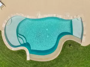 Piscine de forme libre sur mesure Diffazur (23)